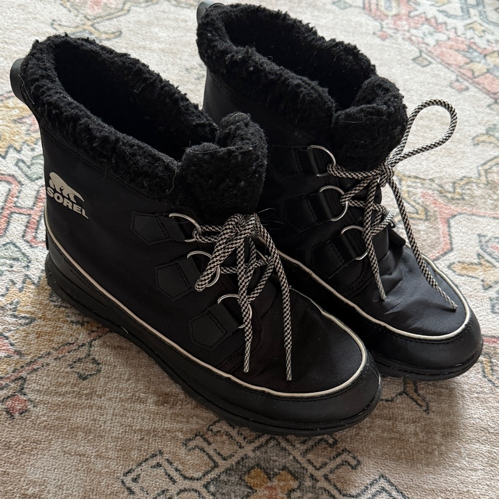 Sorel Women's Black and White Winter Boots